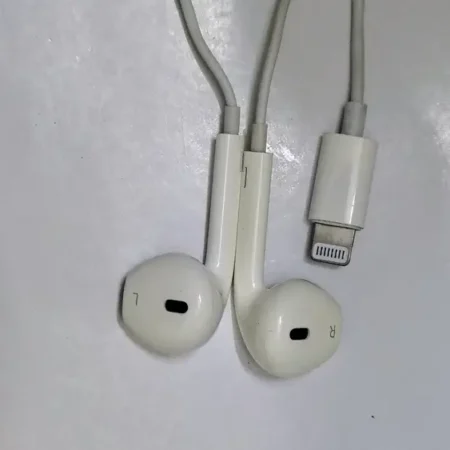 Original Apple Handsfree 8-Pin Lightning Connector A1748 - apple-earpods-lightning-price-in-pakistan